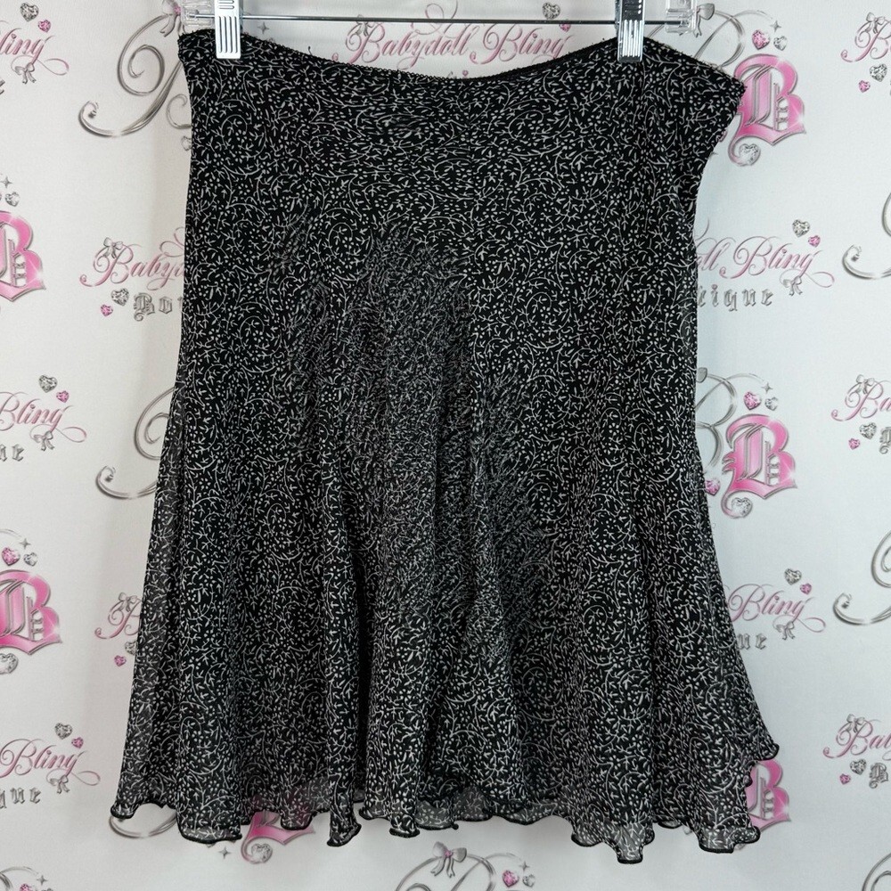 Vamp skirt floral pattern, paisley, Elegant Black and White Floral Skirt
